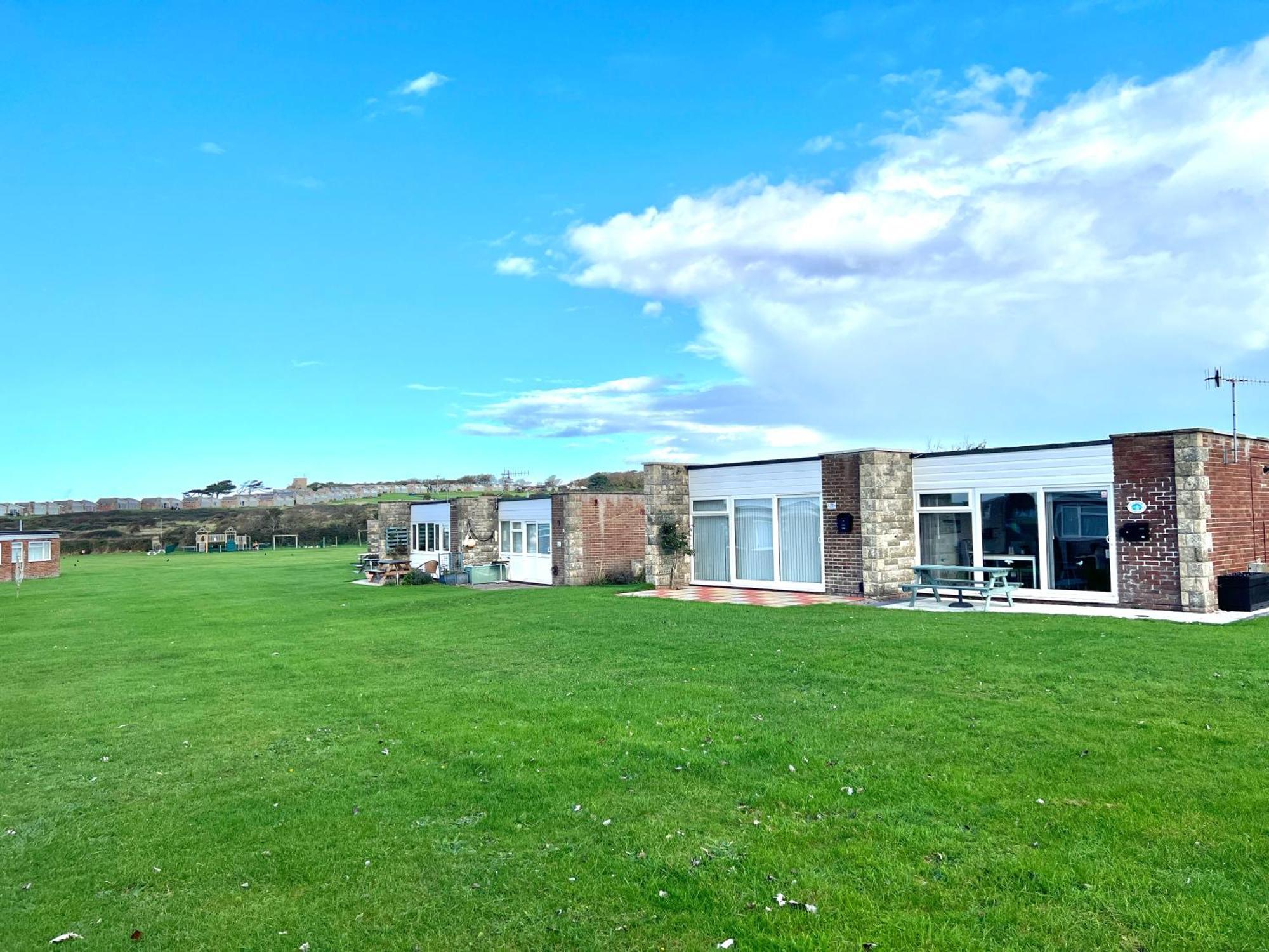 פרשווטר Chine Cottage Self-Catering Coastal Bungalow In Rural West Wight מראה חיצוני תמונה